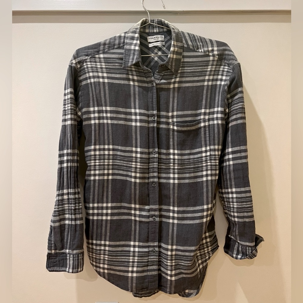 Aritzia Community boyfriend fit button down. Xxs.